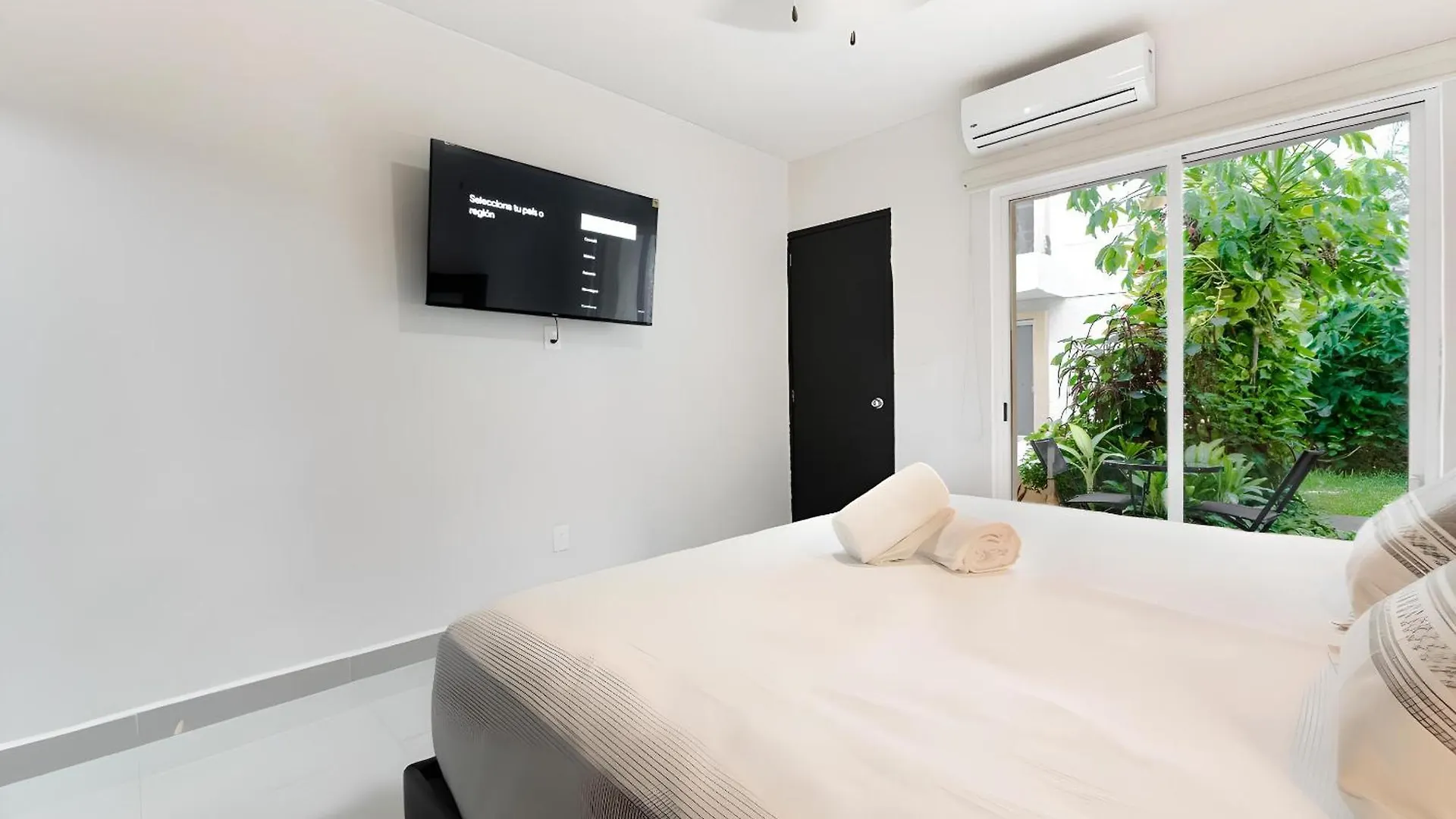 Lagoonfront Apartment In Hotel Zone Канкун