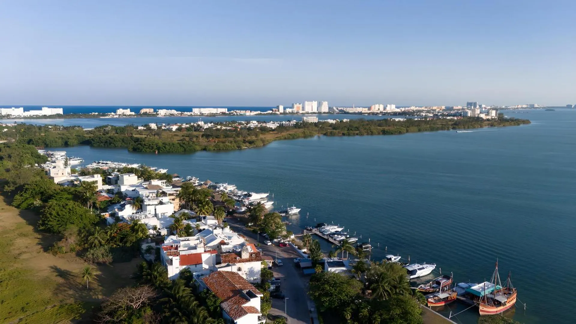 Lagoonfront Apartment In Hotel Zone Cancun