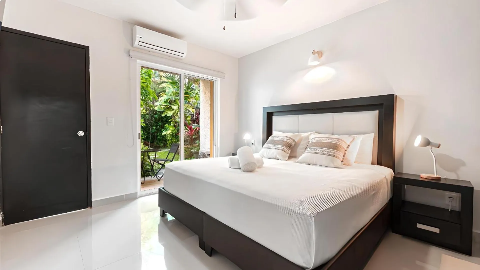 Lagoonfront Apartment In Hotel Zone Cancun